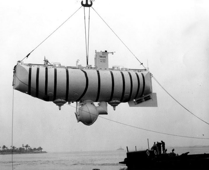 O histórico mergulho de um submarino no ponto mais profundo dos oceanos